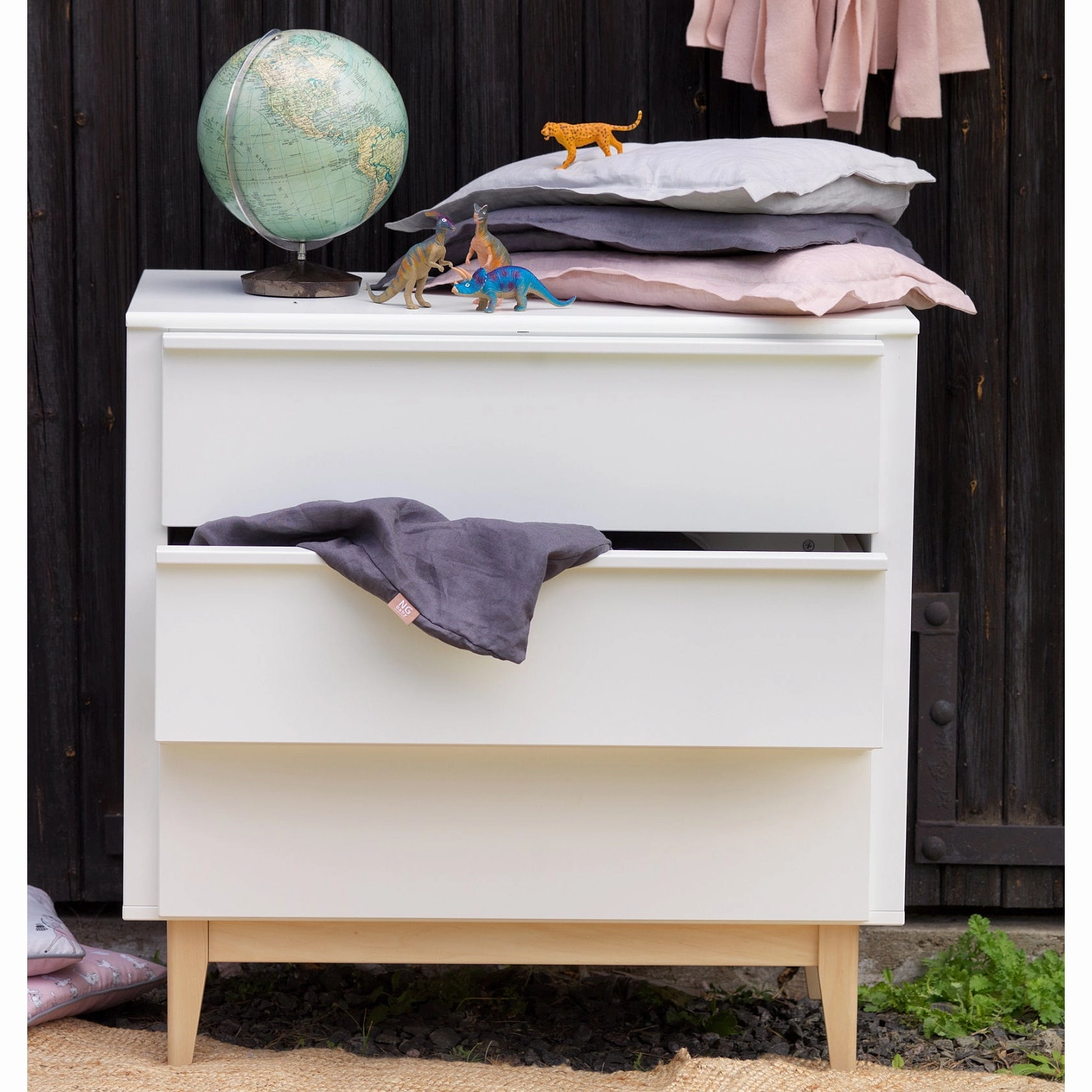 Scandy Dresser