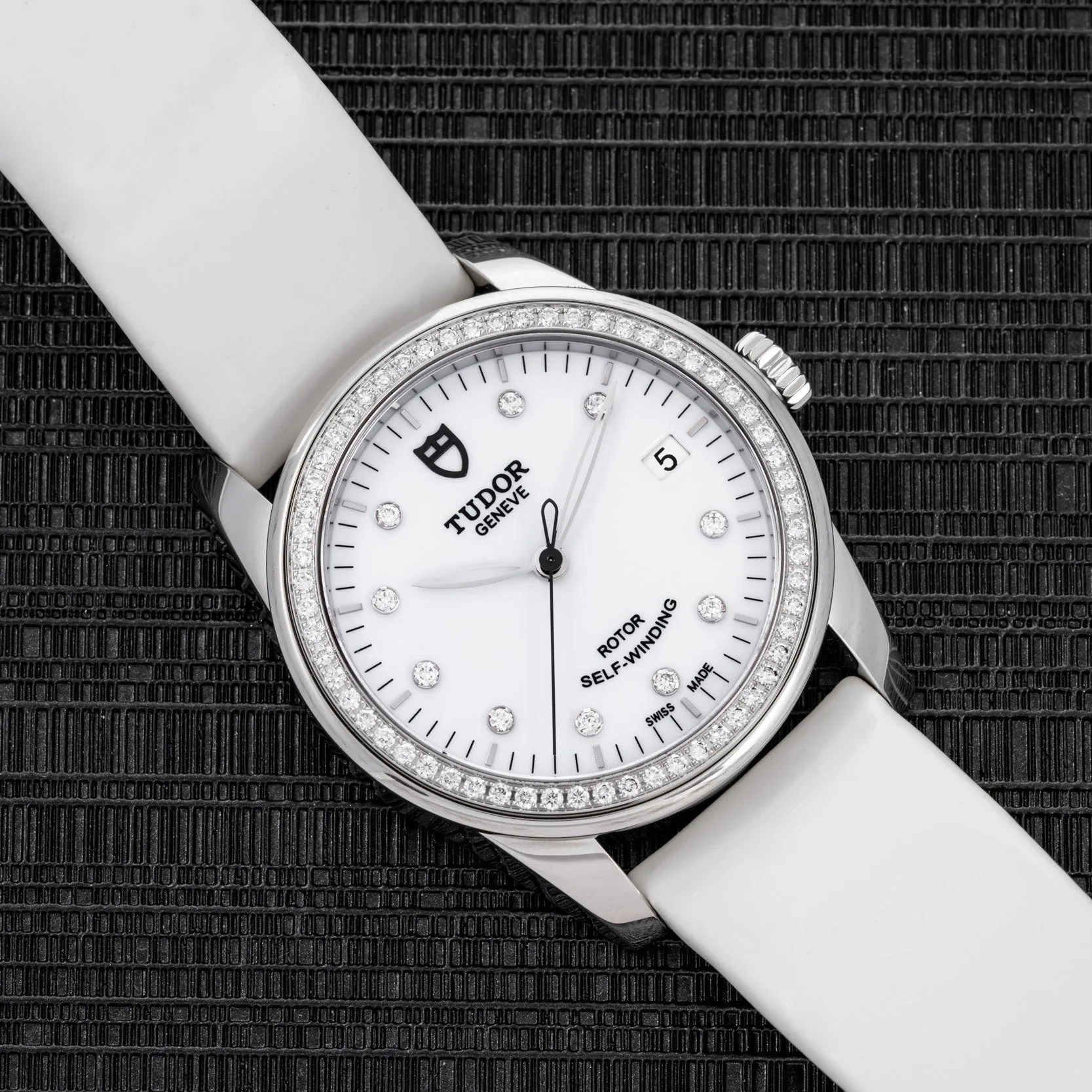 Tudor Glamour Date